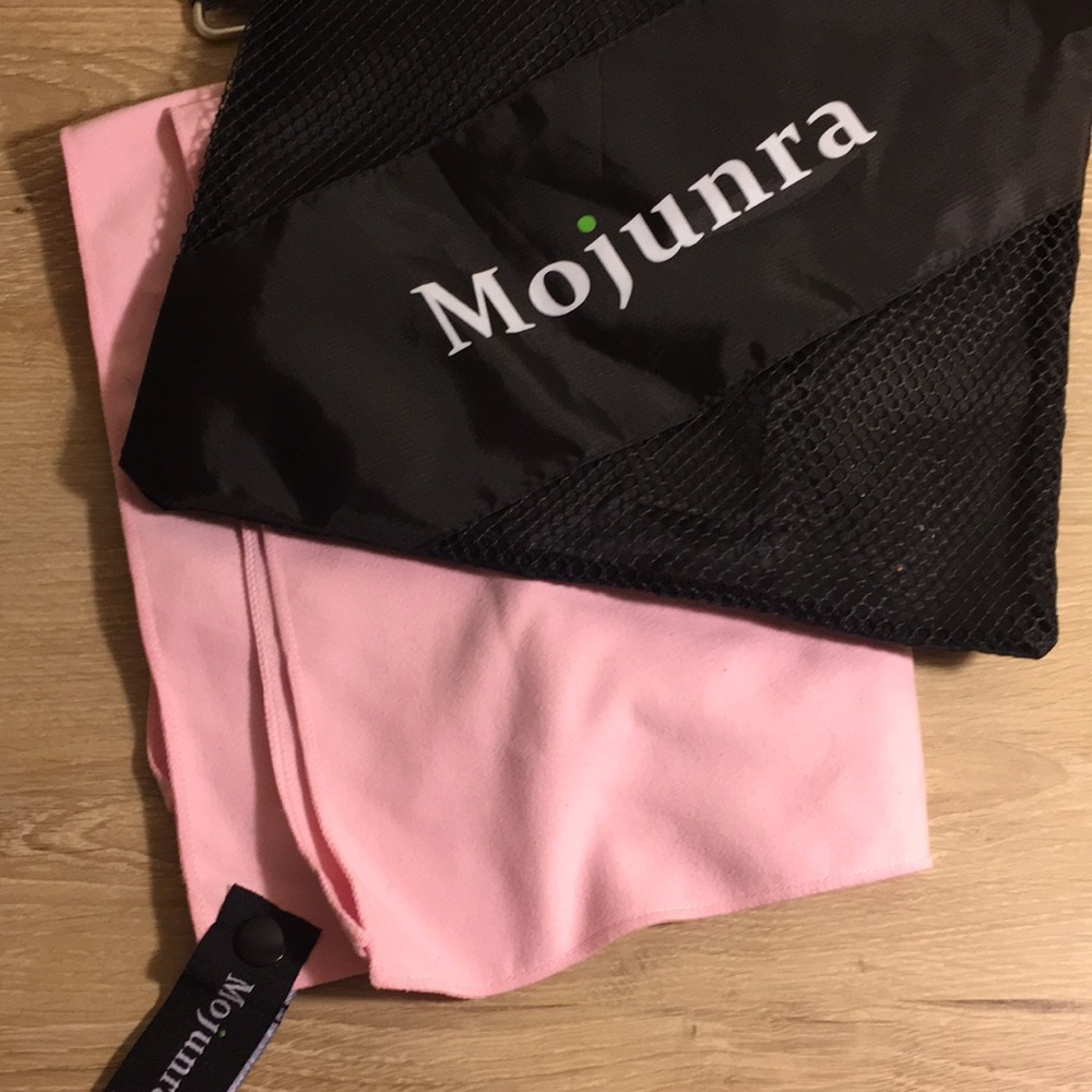 Mojunra Wicking Towel and bag